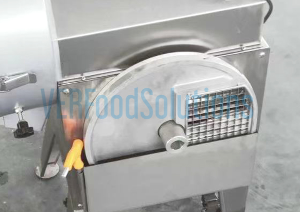 Root vegetable cutting machine cutting blade storage