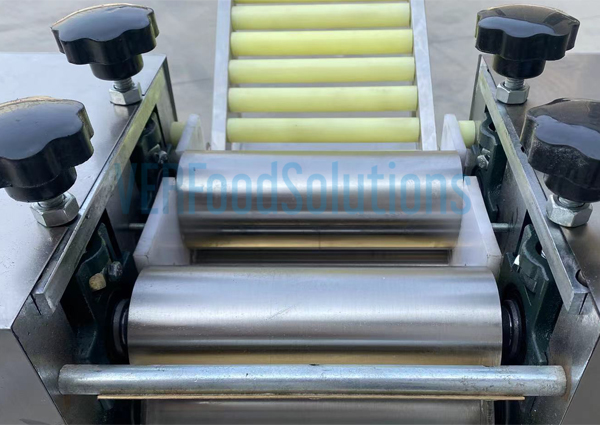 Imitation handmade samosa machine multi pressure roller system