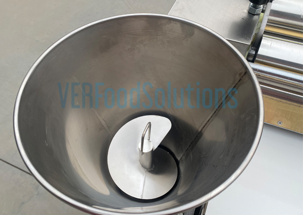 Imitation handmade samosa machine automatic feeding hopper