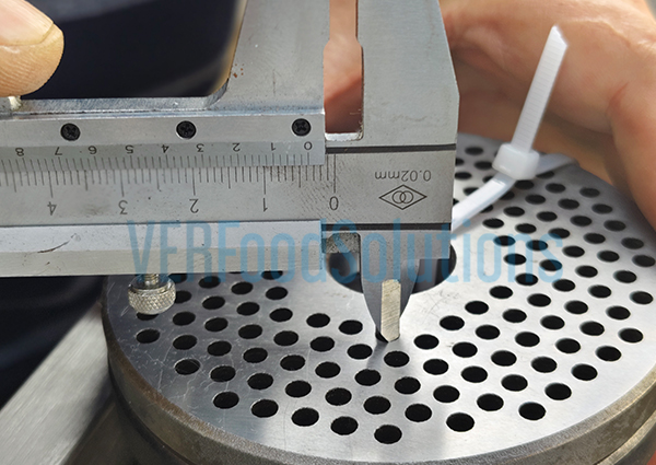 Frozen meat grinding machine