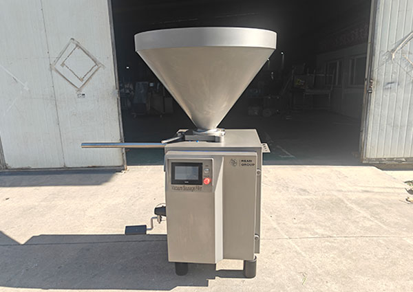 From 300 kg/h to 2000 kg/h: Upgrading Cheese Sausage Production with VERFOODSOLUTIONS Vacuum Filler & Clipping Machine in the UAE